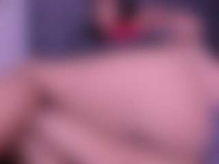 Live cam show with Luna - Skinny on Camsoda