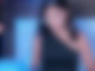 Live cam show with Luna - Skinny on Chatstar