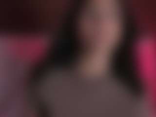 Live cam show with Luna - Fingering on Camsoda
