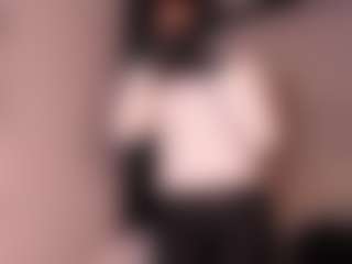 Live cam show with Luna - Deepthroat on Camsoda
