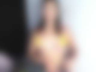 Live cam show with Luna - Striptease on Livezox