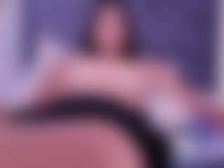 Live cam show with Luna - Oil on camwithhim.com