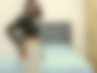 Live cam show with Luna - Fingering on Camsoda