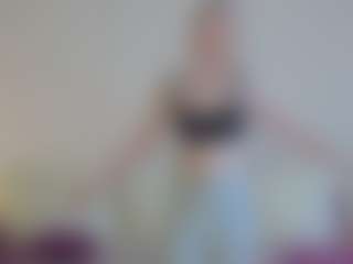 Live cam show with VitaKotterna - Upskirt on CamClone