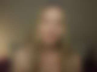 Live cam show with VitaKotterna - Upskirt on livesuperchat.net
