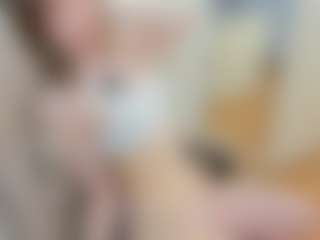 Live cam show with IsauraBrassil - Petite on TastyBlacksLive