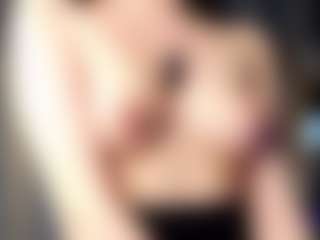 Live cam show with Agnes - Smoking on SpunkLive