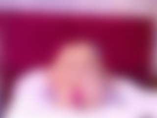 Live cam show with kiara-layla - Tease on TeamSkeetLive