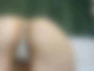 Live cam show with LilySpark - Spanks on CamClone