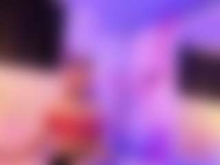 Live cam show with luna-issy - English on CamClone
