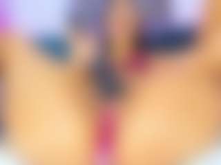 roxanna-0's Live Sex Cam Show
