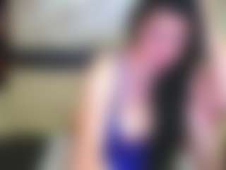 Live cam show with Yanisa23 - Living Room on StripNow