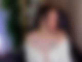 Live cam show with EmmaBlissa - Moaning on madthumbs