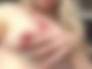 MarioVandewater MILF webcam performer live streaming
