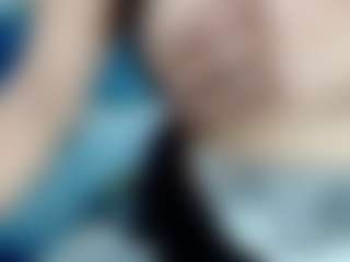 Yasmine MILF webcam performer live streaming