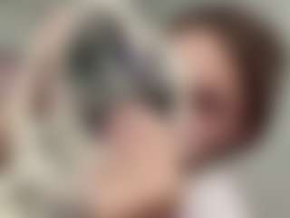 Live cam show with Helen - Facial on CamClone