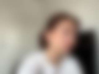 Bella's Live Sex Cam Show