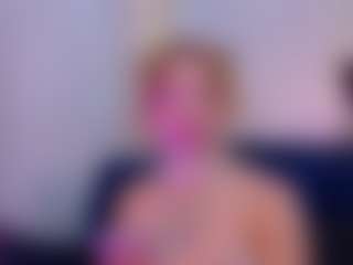 Jullieee's Live Sex Cam Show