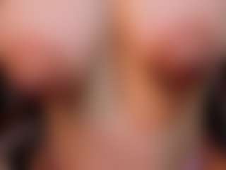 Live cam show with BOOBSKIM - Thin on Camsoda