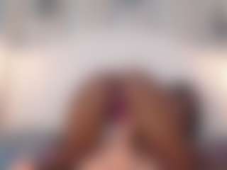 Live cam show with TinnaTaylor - Shaved Pussy on SpankPalCams