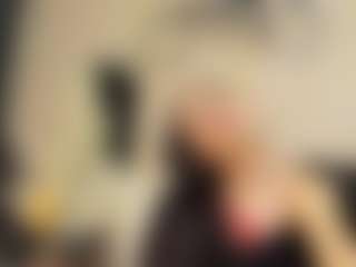 AlmaazGi's Live Sex Cam Show