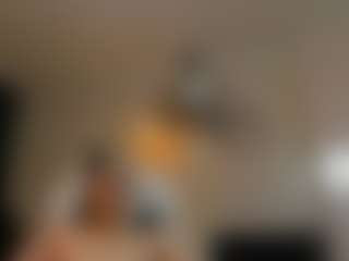 Show de cam en vivo con AlmaazGi - Average en Camsoda