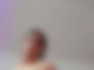 AlmaazGi's Live Sex Cam Show