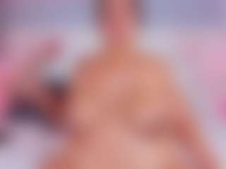 Live cam show with KataThonpson - Granny Big Ass on AdultVida.com