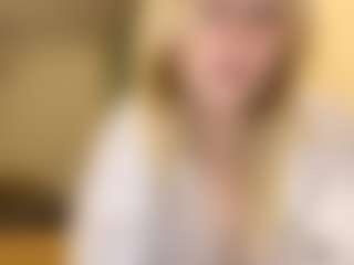 Live cam show with MelonieTrent - Blonde Hair Petite on TeamSkeetLive