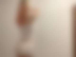 Live cam show with MelonieTrent - Blue Eyes on Camsoda