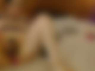 Live cam show with Iris-bloom69 - Striptease on PervPlay.com