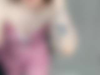 Live cam show with Kylie-Voss - Moaning on Strip Flash - Live Sex Shows