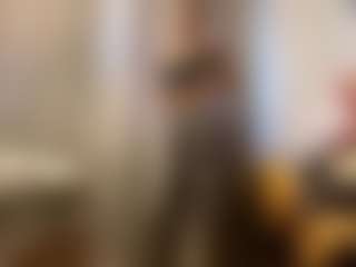 Live cam show with GiuseppinaSolberg - Oil on EXY
