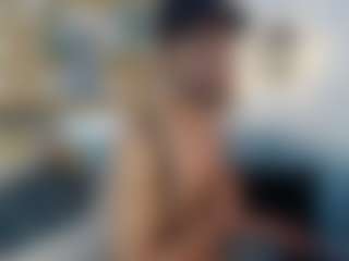 Live cam show with MichaelHanks - Brunette Hair on studioflirtlive.com