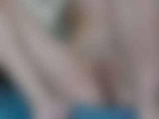 LeiaHux's Live Sex Cam Show
