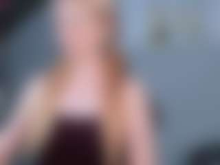 Live cam show with Violeta - Kisses on 1on1-livenow