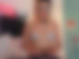 Live cam show with Giorgiina - Facial on CamwithHer
