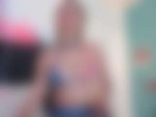 Live cam show with Giorgiina - Erotic Dance on CamClone