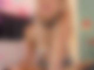 Live cam show with Giorgiina - Skinny on CamwithHer