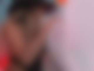 Live cam show with Giorgiina - Skinny on Camsoda