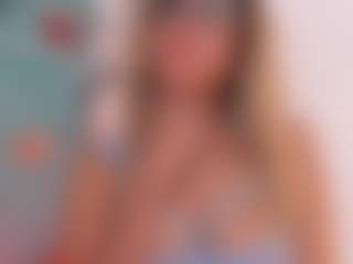 Live cam show with Giorgiina - Brown Eyes Blonde Hair on Cam Slut