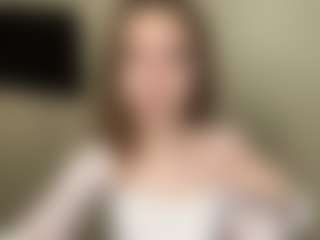 Live cam show with LaunaDraine - Cute on Chatstar