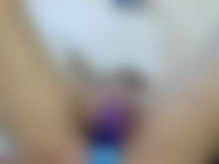 Live cam show with AmberHotWorsted - Camel Toe on sexytreat.net