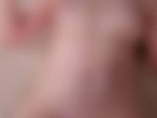 Live cam show with ari-kittyy - Oil on Mixed Magazine Live