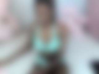 Live cam show with EmmaRoswel - Gagging on nudelive.tv