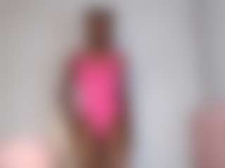 Live cam show with EmmaRoswel - Ebony Petite on Uber Horny