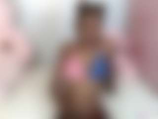 Live cam show with EmmaRoswel - Ebony Petite on SpankPalCams