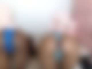EmmaRoswel MILF webcam performer live streaming