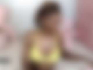 Live cam show with EmmaRoswel - Ebony MILF on Mixed Magazine Live