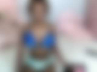 Live cam show with EmmaRoswel - Thick on sexylive.show